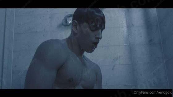 Reno Gold jerks off in a steamy shower