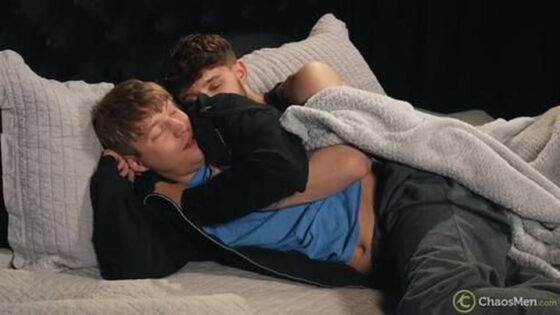 Dex Devall and Noah White – Warming Up His Roomie