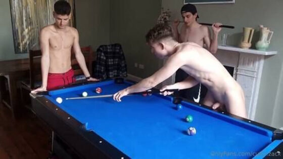 HungArcher – Threesome on pool table