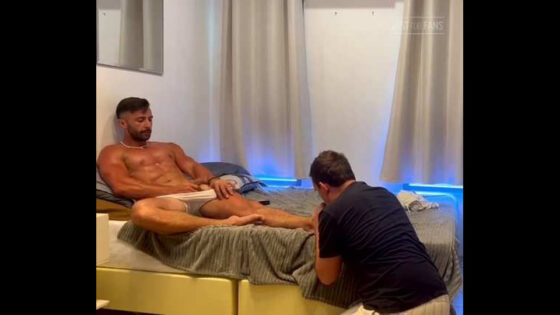 LDNFootFreak – Master JV stroking his big cock while I serve at his feet
