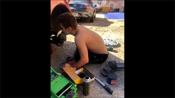 Johnny Rapid works on his car shirtless on stream – part 1
