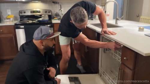 Fucking The Maintenance Man – Reece Scott and Rey Cazador